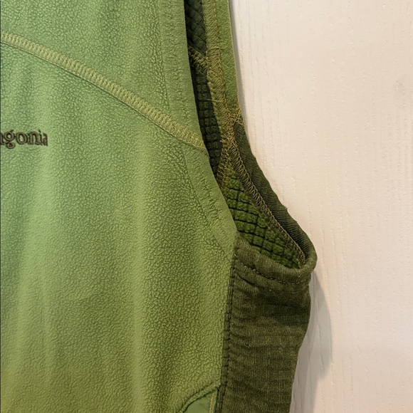 Men’s Patagonia R1 Green Vest Medium Project Jacket Coat - Picture 6 of 10
